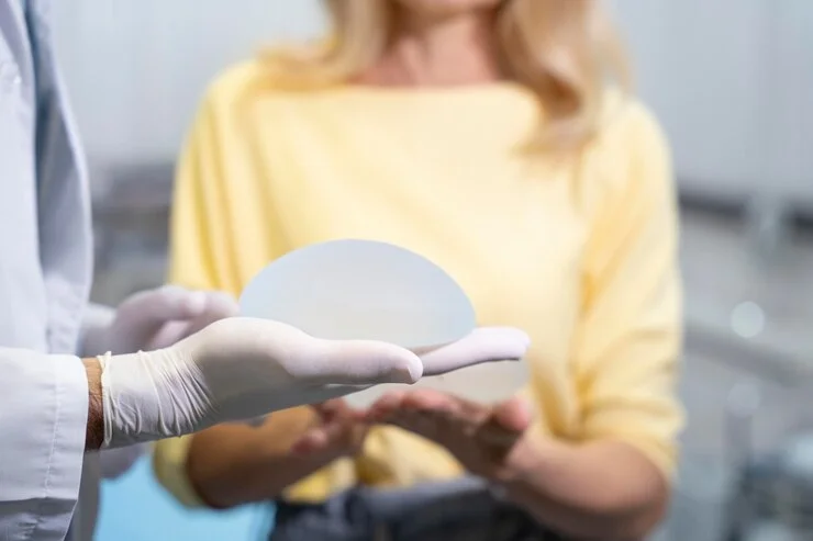 7 Benefits of Breast Implant Surgery