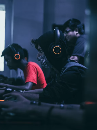 How to Customize Your Game: Skins, Models, and Sprays Without Lags